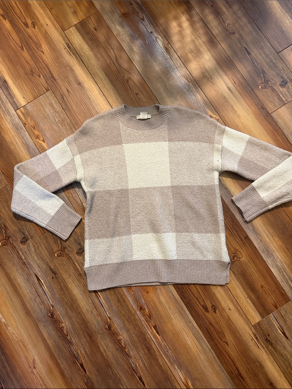 Christian Siriano Women’s Plaid Crewneck Sweater in Beige and Cream